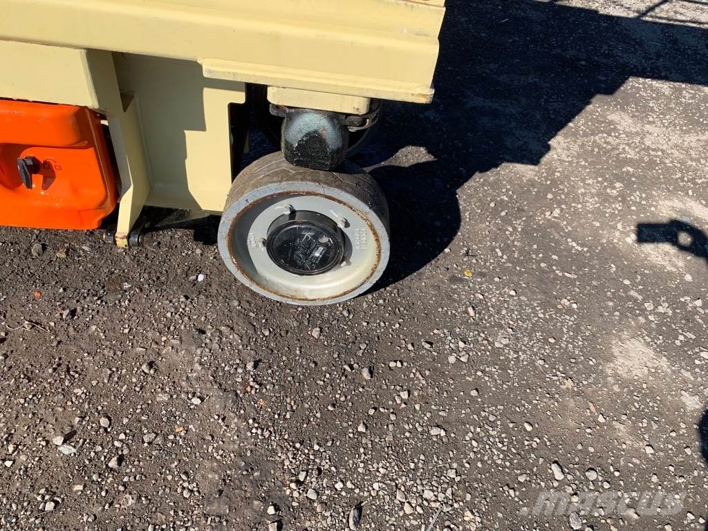 JLG ES2630 剪叉式升降机