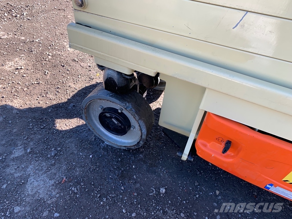 JLG ES2630 剪叉式升降机