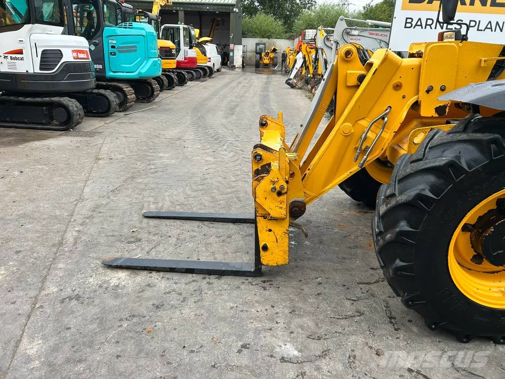 JCB 531-70 مناولات متداخلة