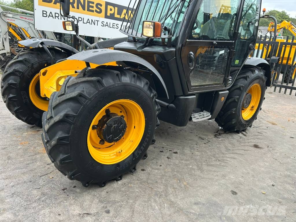 JCB 531-70 مناولات متداخلة