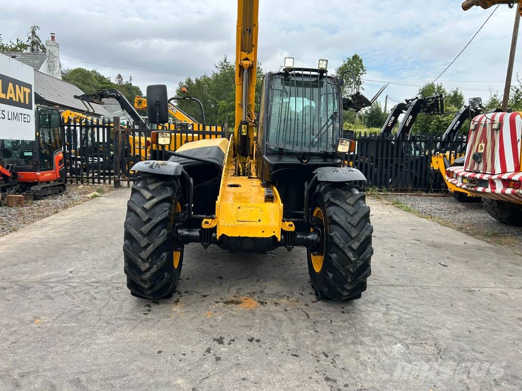 JCB 531-70 مناولات متداخلة