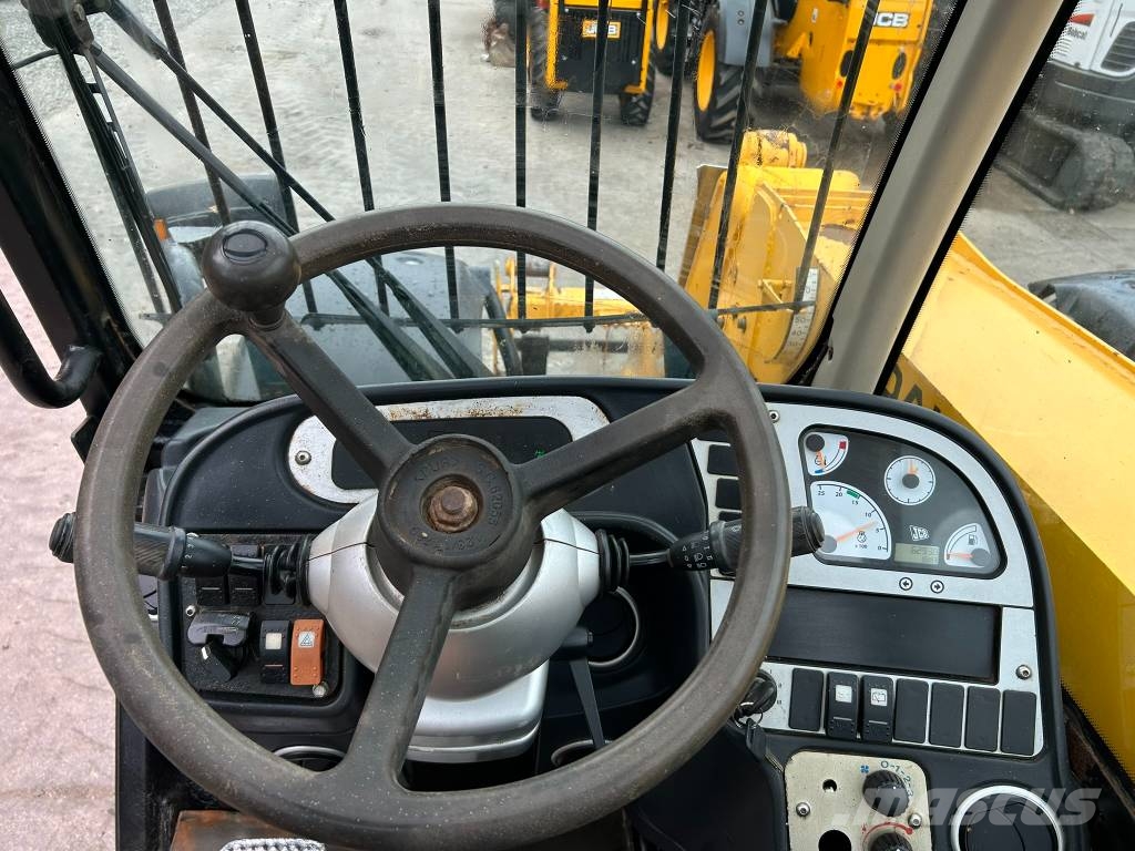 JCB 531-70 مناولات متداخلة