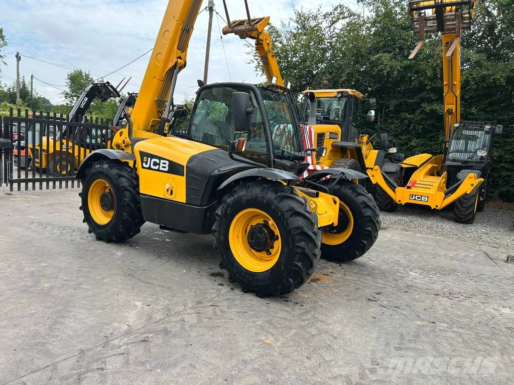 JCB 531-70 مناولات متداخلة