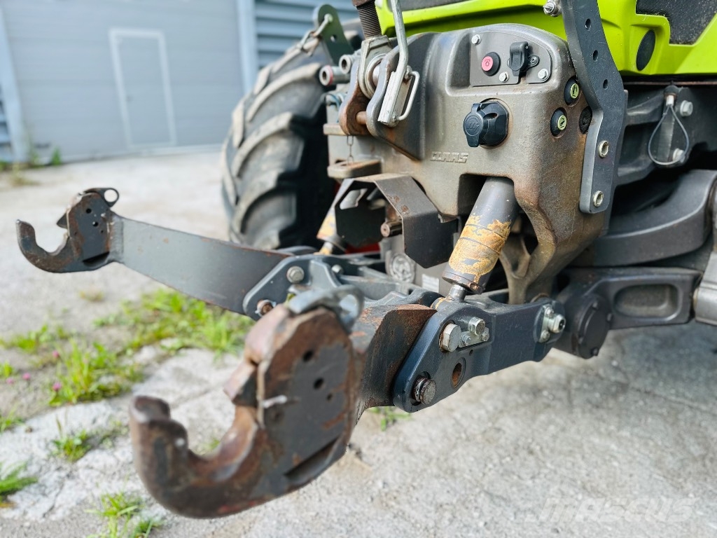 CLAAS Axion 840 Traktori
