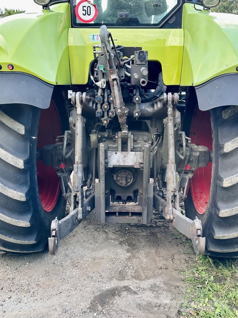 CLAAS Axion 840 Traktori