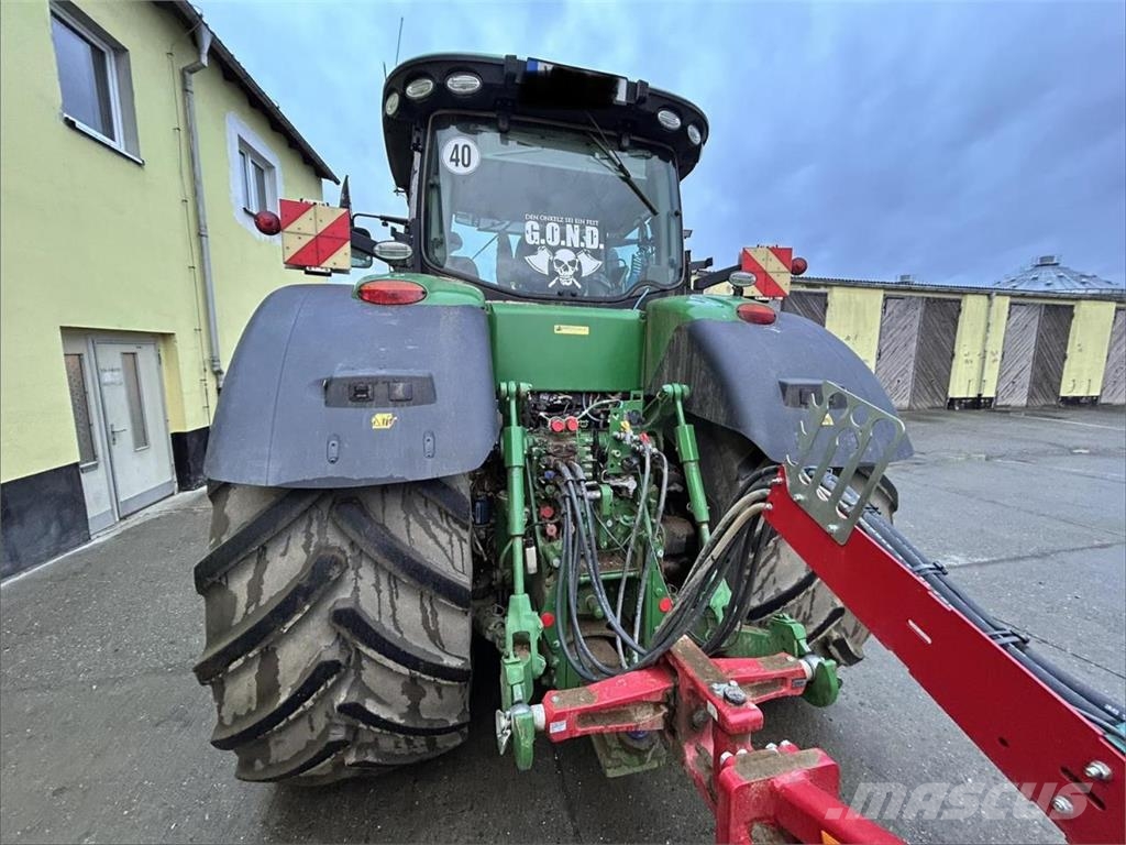 John Deere 8370R E23 الجرارات
