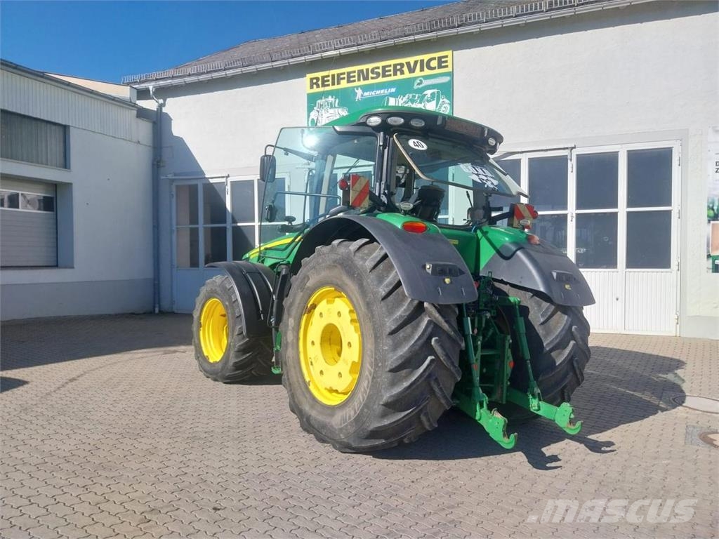 John Deere 8370R E23 الجرارات