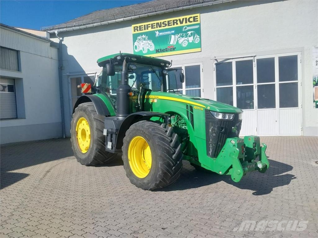 John Deere 8370R E23 الجرارات