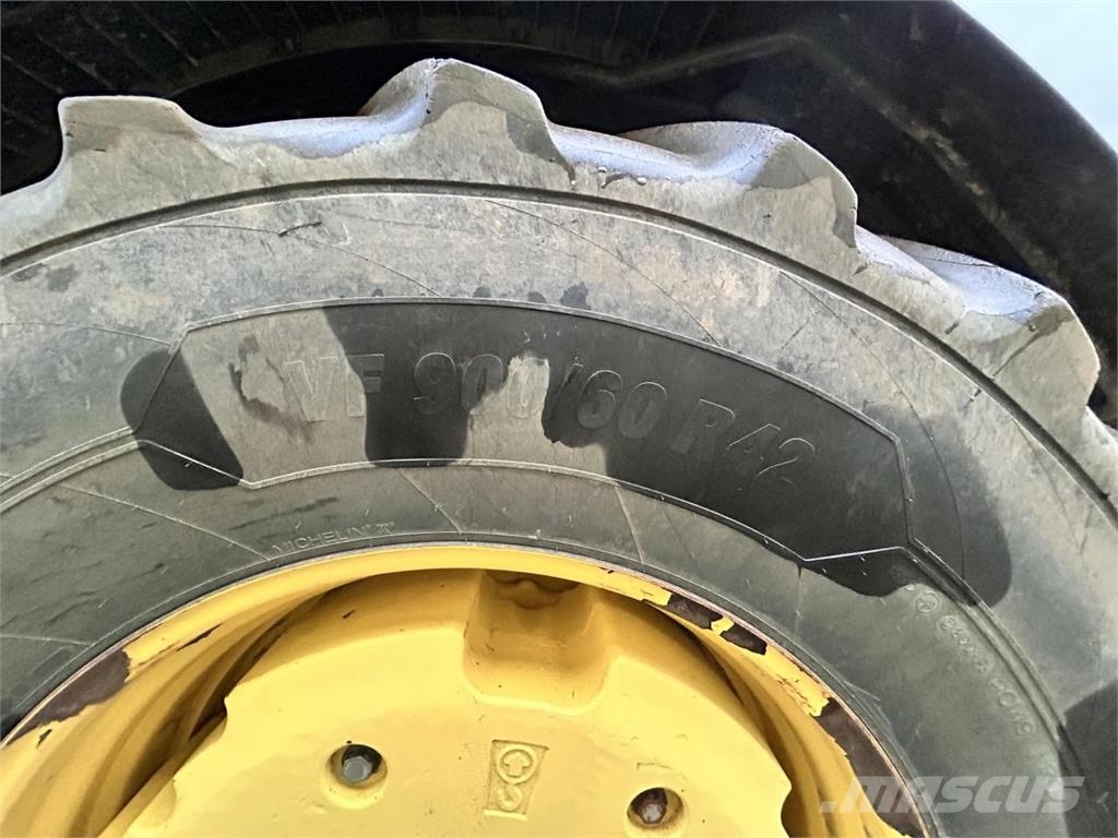 John Deere 8370R E23 الجرارات