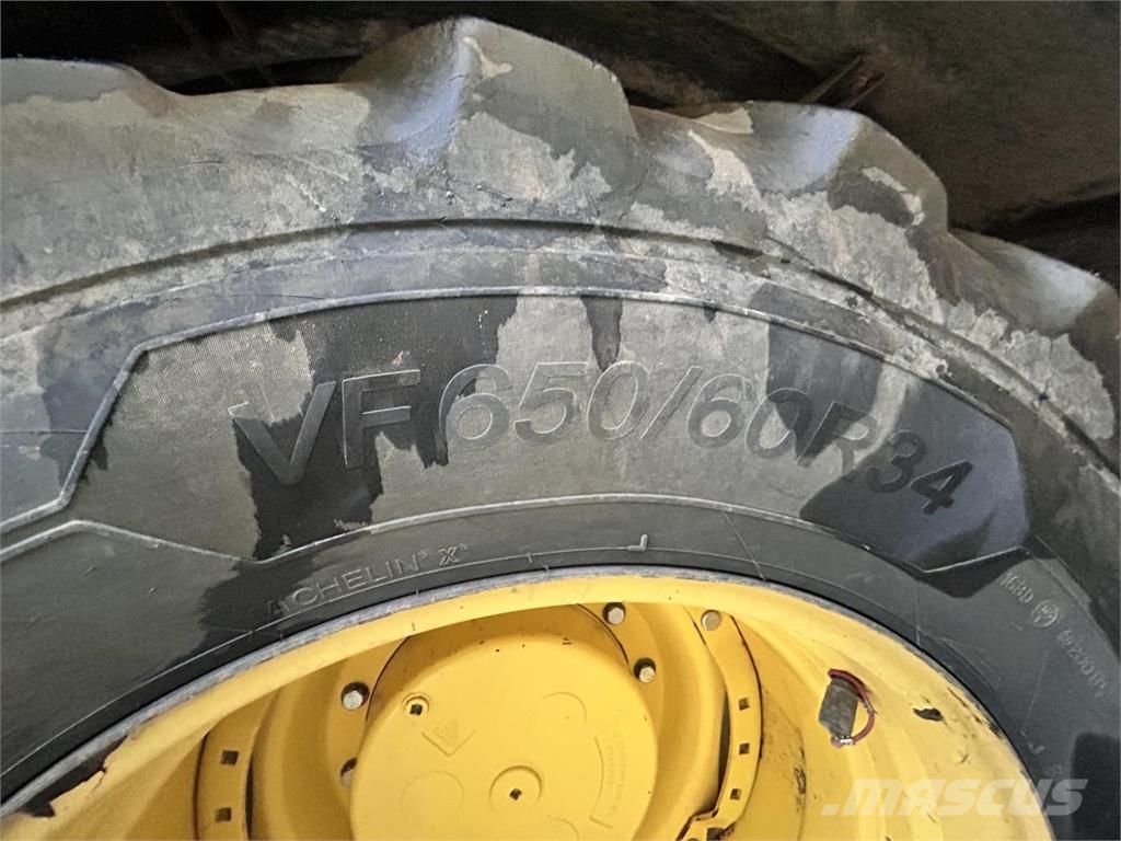 John Deere 8370R E23 الجرارات