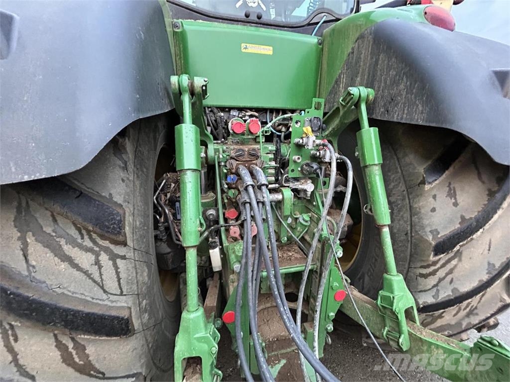 John Deere 8370R E23 الجرارات
