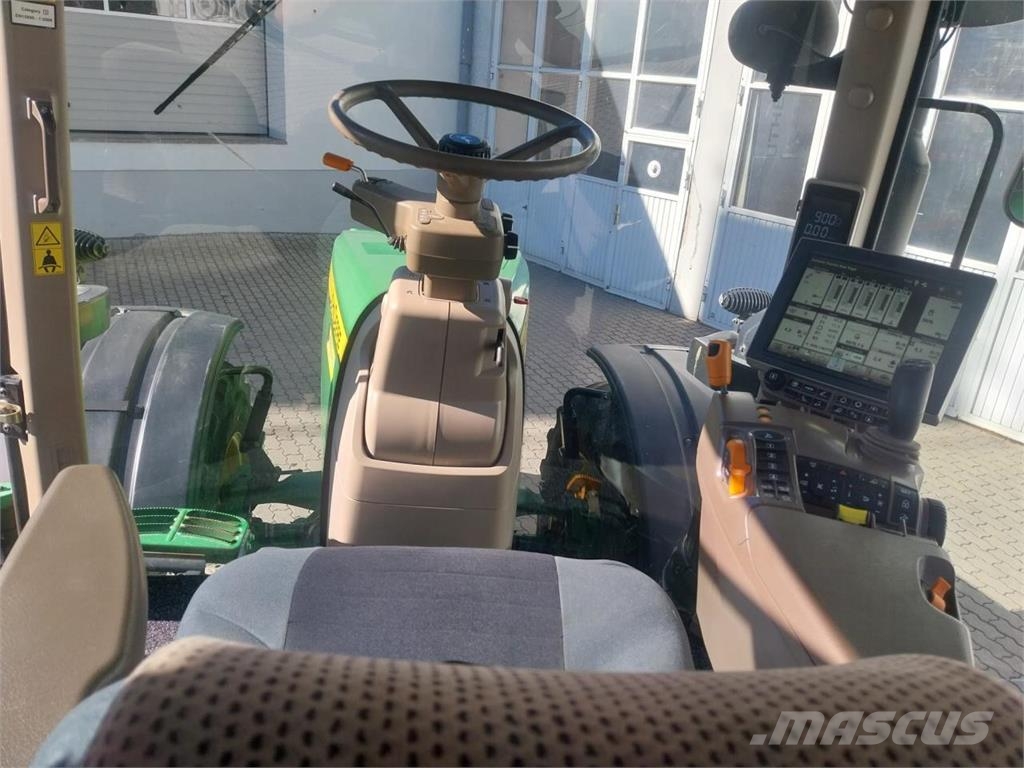John Deere 8370R E23 الجرارات