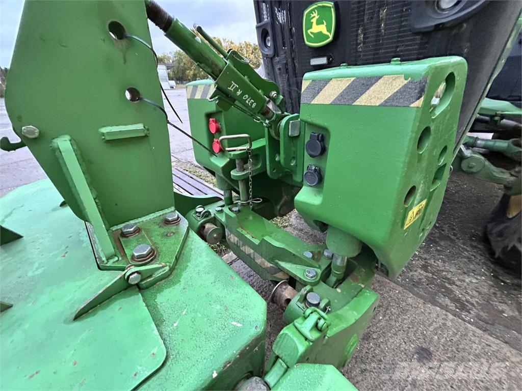 John Deere 8370R E23 الجرارات