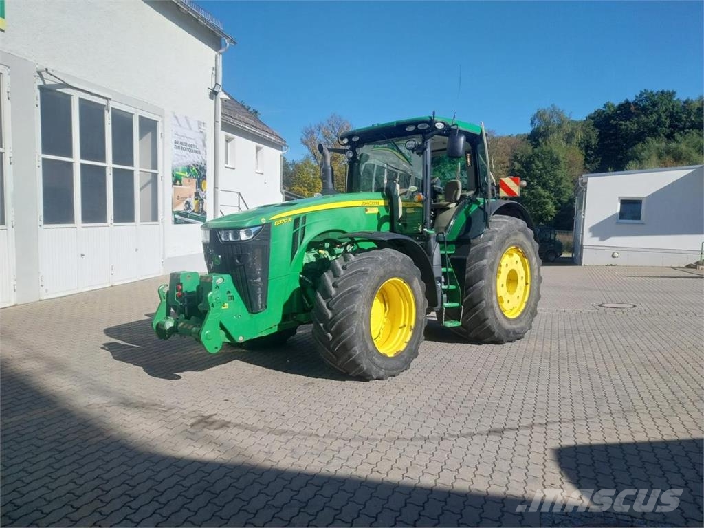 John Deere 8370R E23 الجرارات