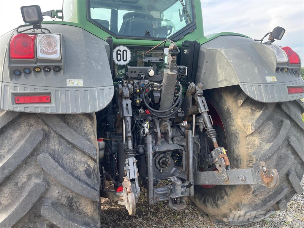 Fendt 828 Vario S4 الجرارات