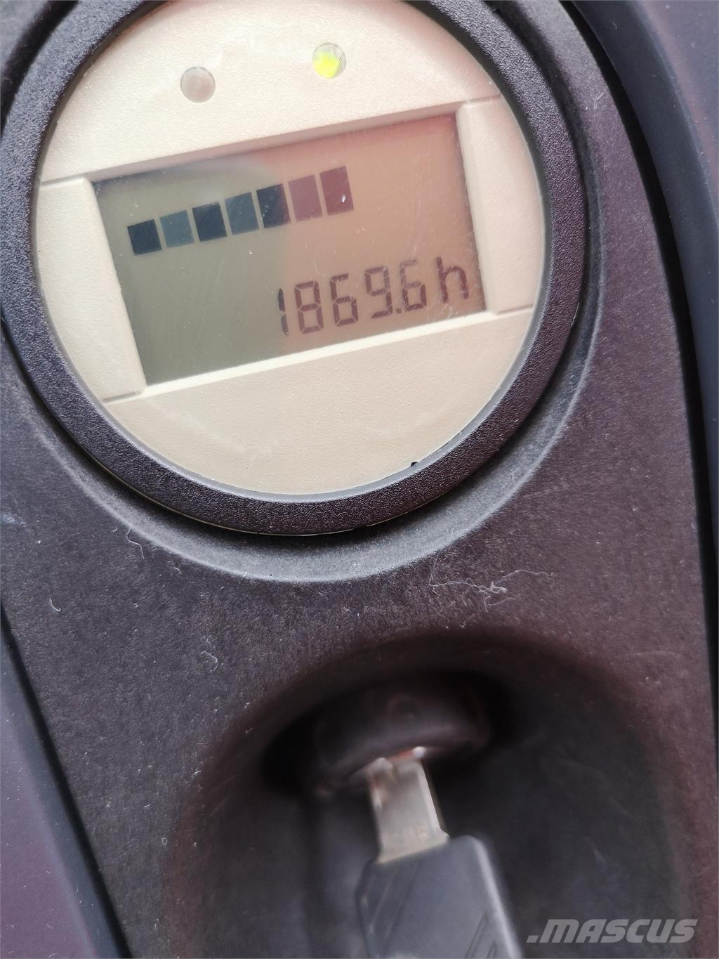 Linde T16 Li-Ion Käyden ajettavat pinoamistrukit