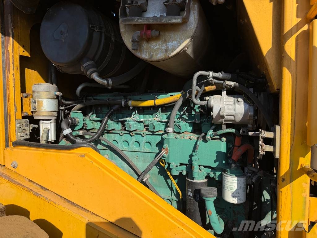 Volvo L 120 E Kolesni nakladalci