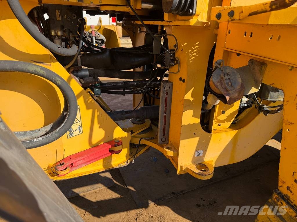 Volvo L 120 E Kolesni nakladalci