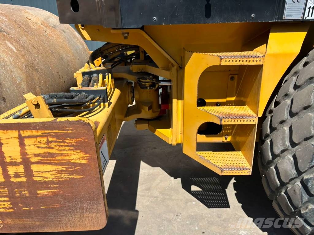 CAT CS563D Egydobos hengerek