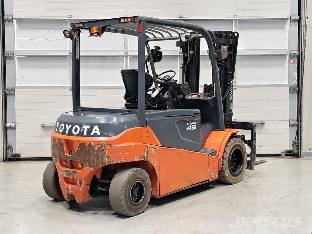 Toyota 8FBMT45 Електрически вилични кари-повдигачи