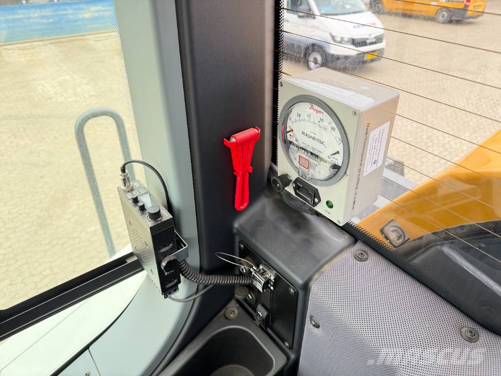 Liebherr L 550 XPower لوادر بعجل
