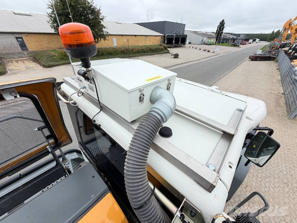 Liebherr L 550 XPower لوادر بعجل