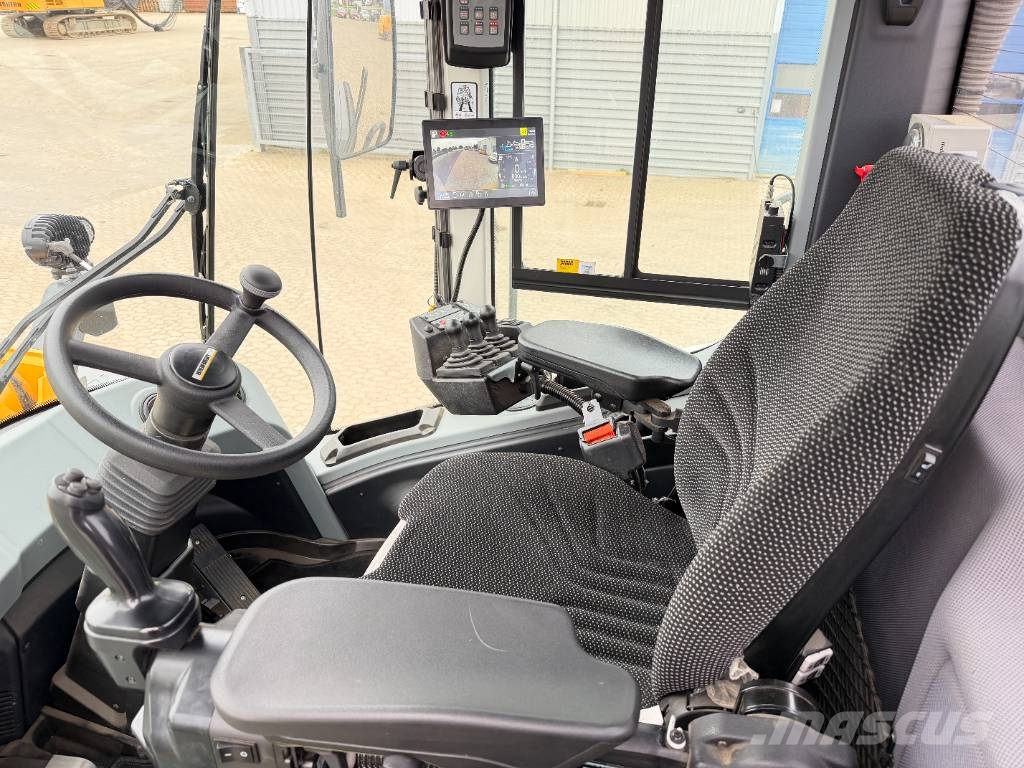 Liebherr L 550 XPower لوادر بعجل