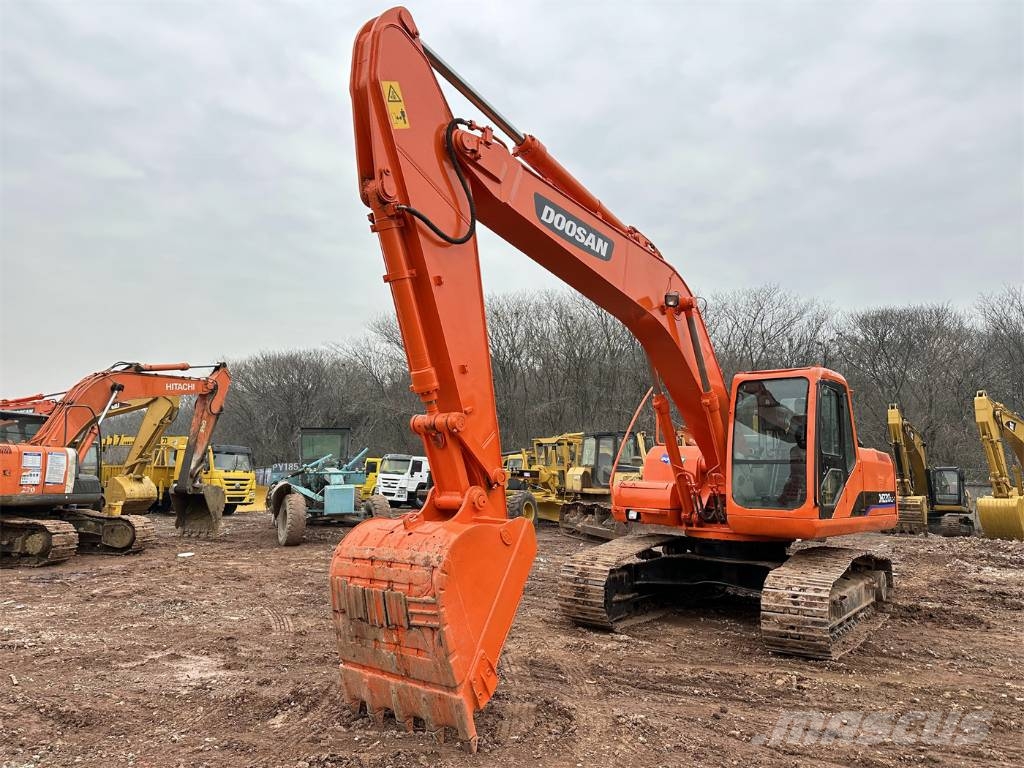 Doosan DH 220 Kāpurķēžu ekskavatori