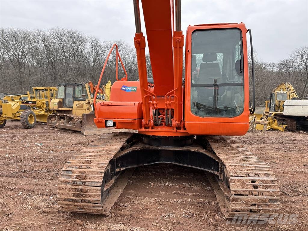 Doosan DH 220 Kāpurķēžu ekskavatori