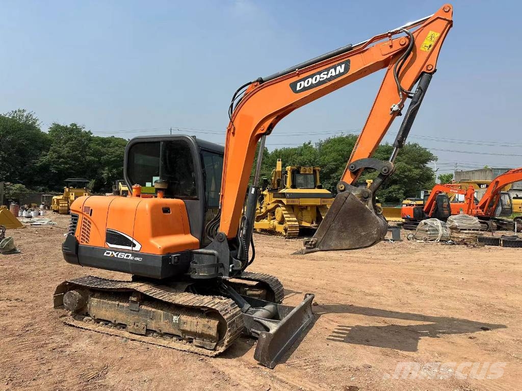 Doosan DX60 Pelle sur chenilles
