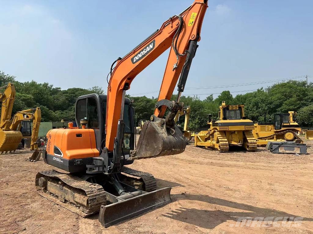 Doosan DX60 Pelle sur chenilles