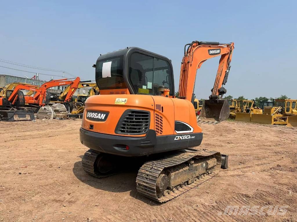 Doosan DX60 Pelle sur chenilles