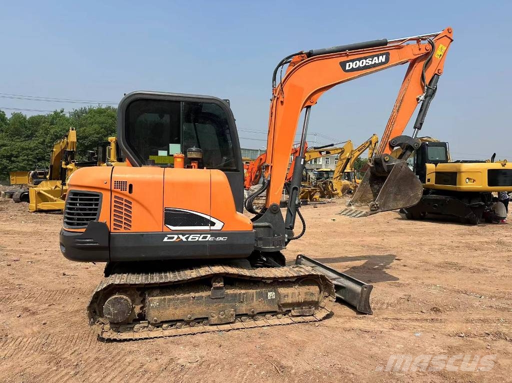 Doosan DX60 Pelle sur chenilles