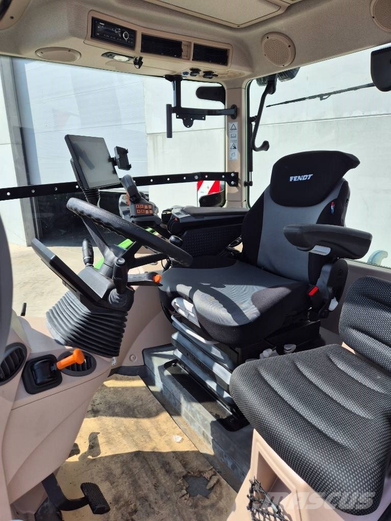 Fendt 718 Vario Tractors