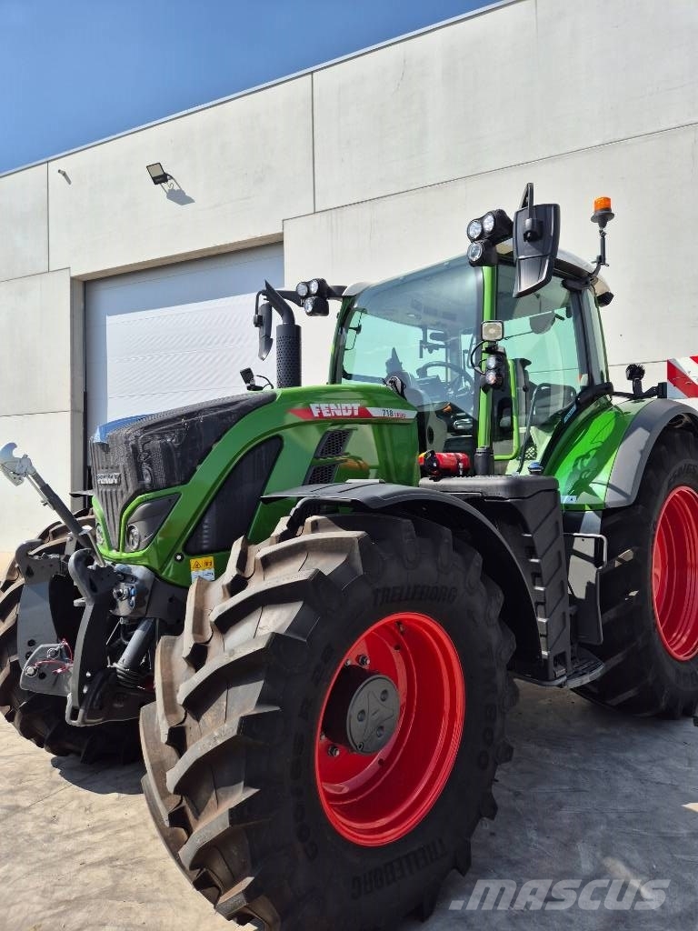 Fendt 718 Vario Tractors