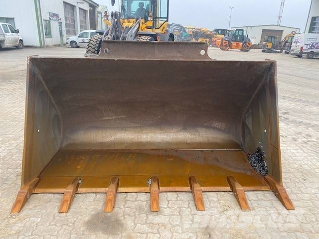 Seiler (1223)  3.8 cbm neuw. Schaufel / bucket دلاء