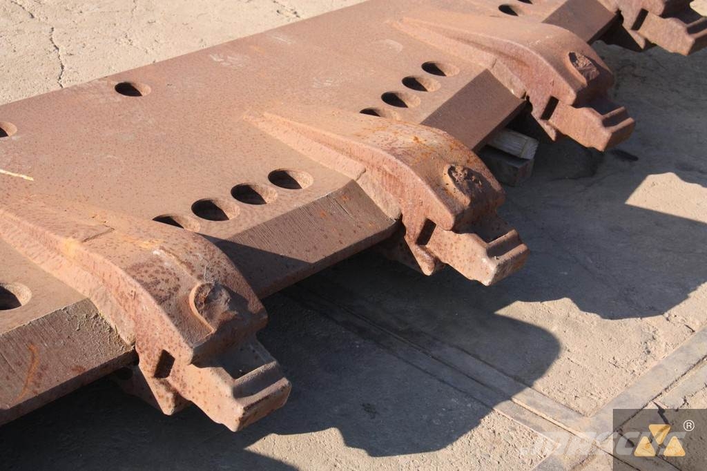 CAT 988 Cutting edge Buckets