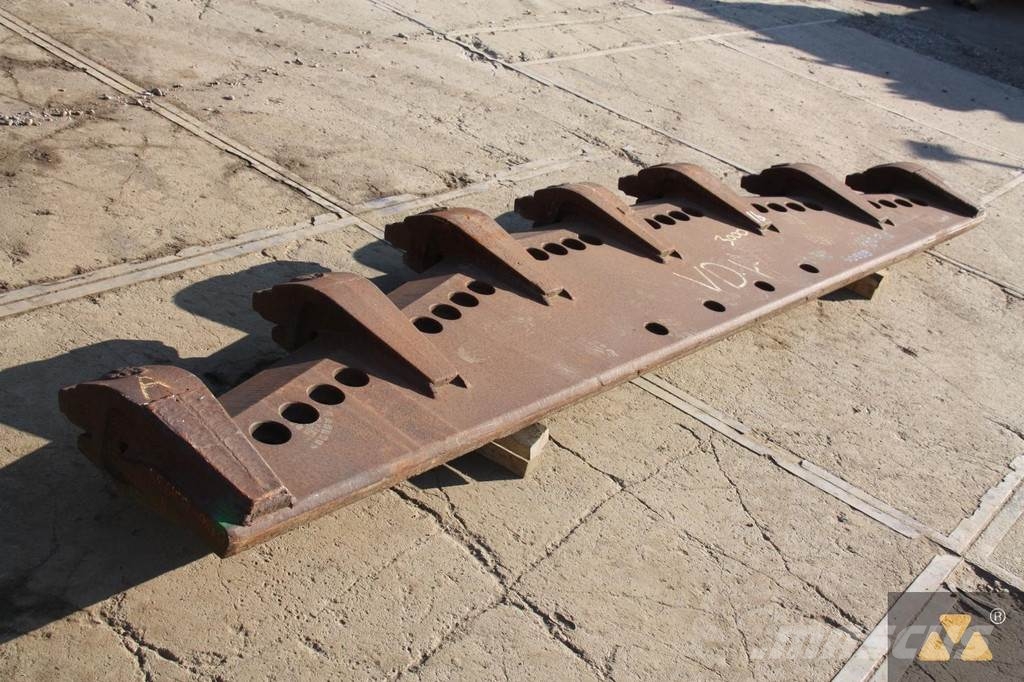 CAT 988 Cutting edge Buckets