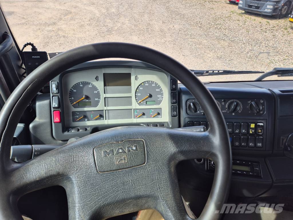 MAN TGA 32.460 8x4/4 //HIAB 220 C - 5 // 3 way tip Автокранове