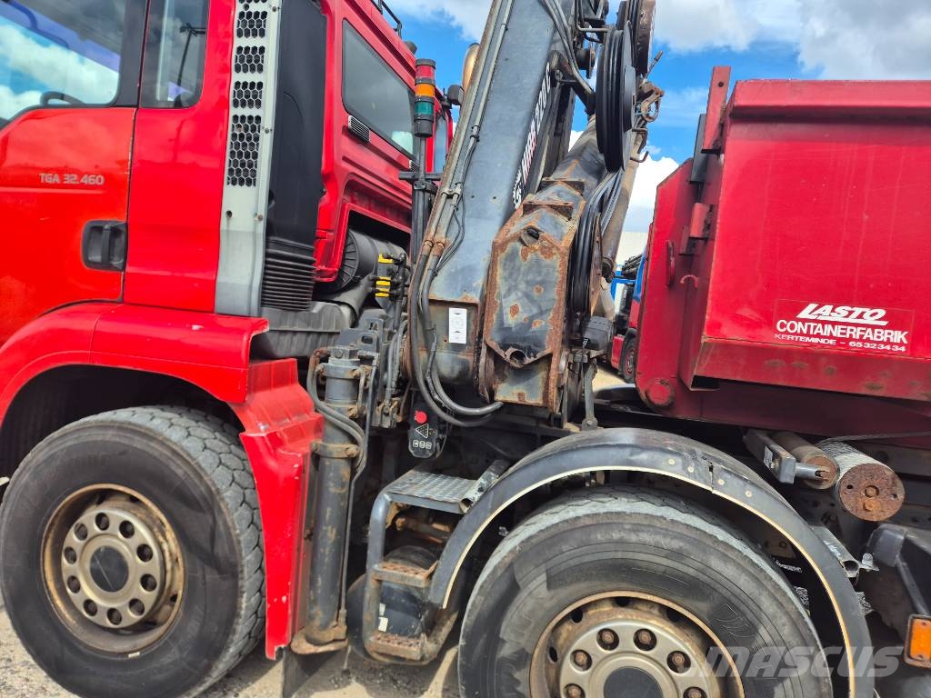 MAN TGA 32.460 8x4/4 //HIAB 220 C - 5 // 3 way tip Автокранове