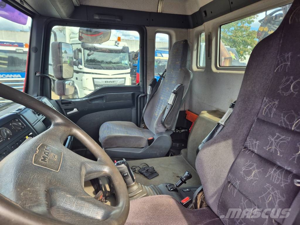 MAN TGA 32.460 8x4/4 //HIAB 220 C - 5 // 3 way tip Автокранове