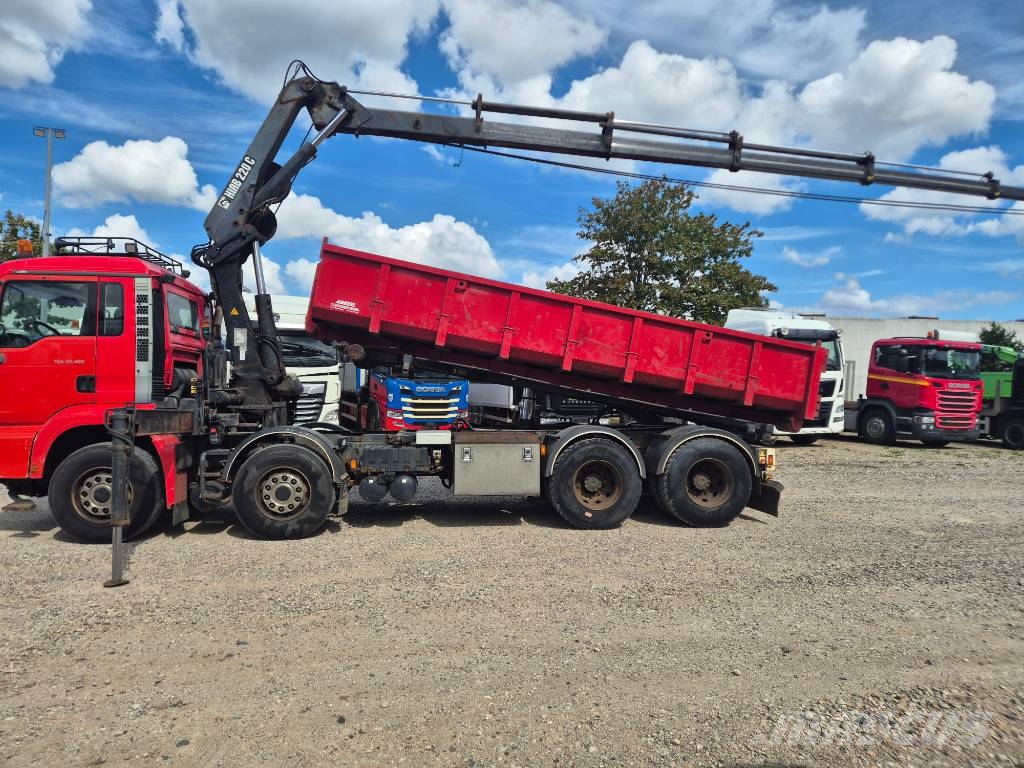 MAN TGA 32.460 8x4/4 //HIAB 220 C - 5 // 3 way tip Автокранове