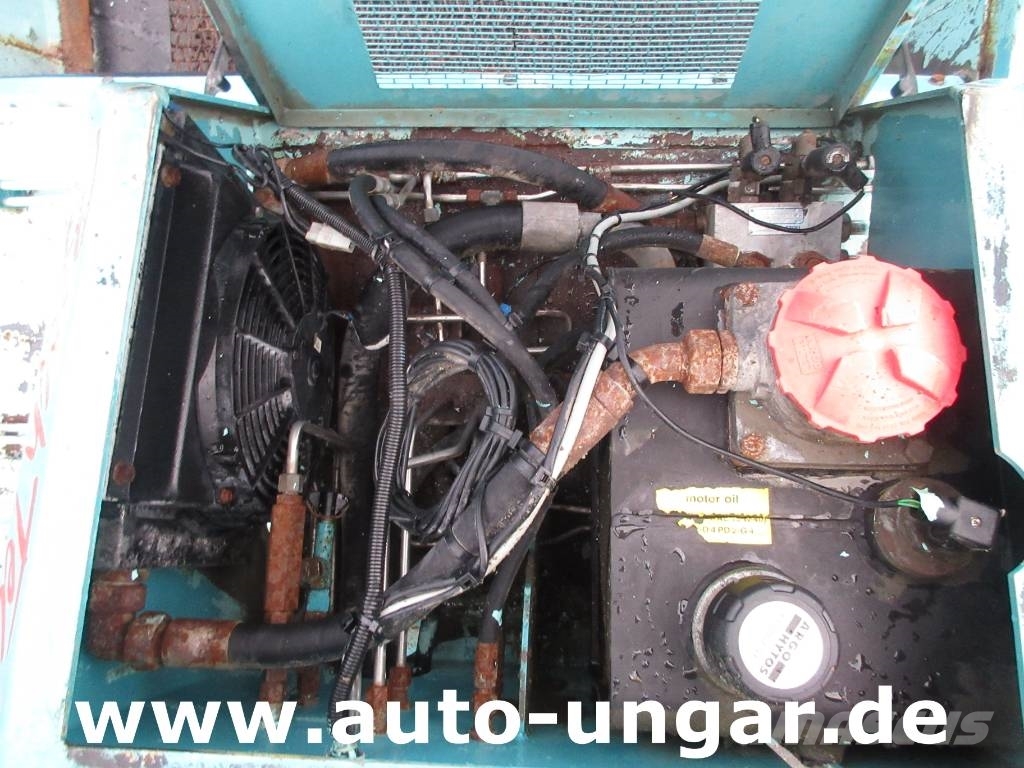 Kässbohrer BeachTech STR 2000 Baujahr 2003 BeachCleaner Оборудване за почистване на плаж