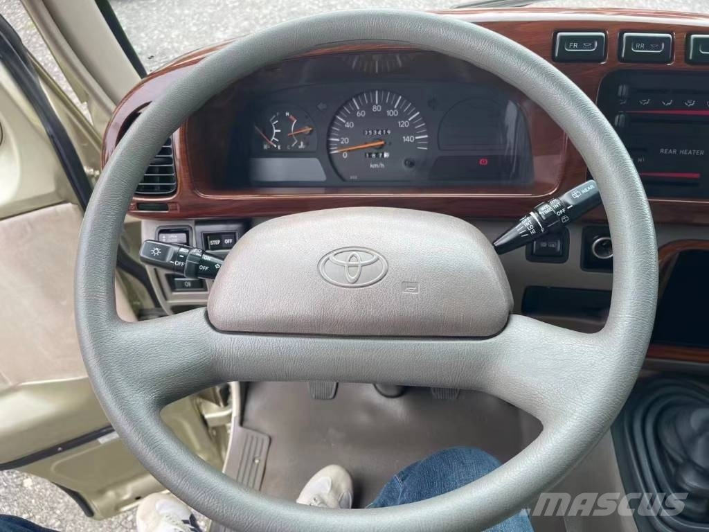 Toyota Coaster Bus 迷你巴士