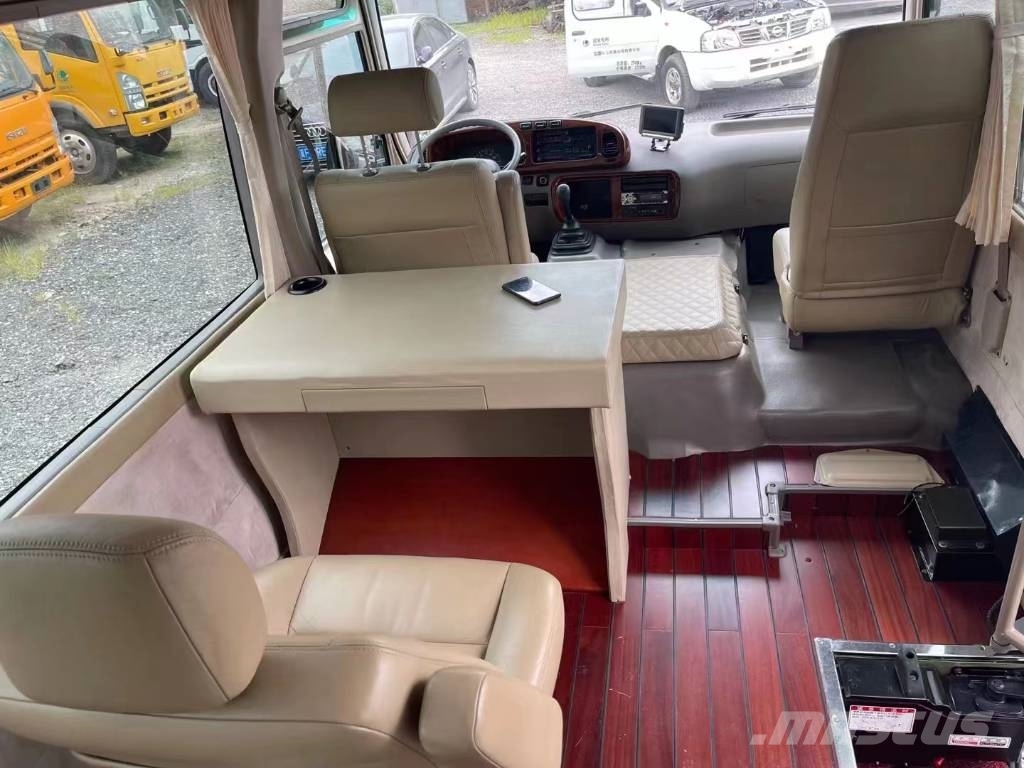 Toyota Coaster Bus 迷你巴士