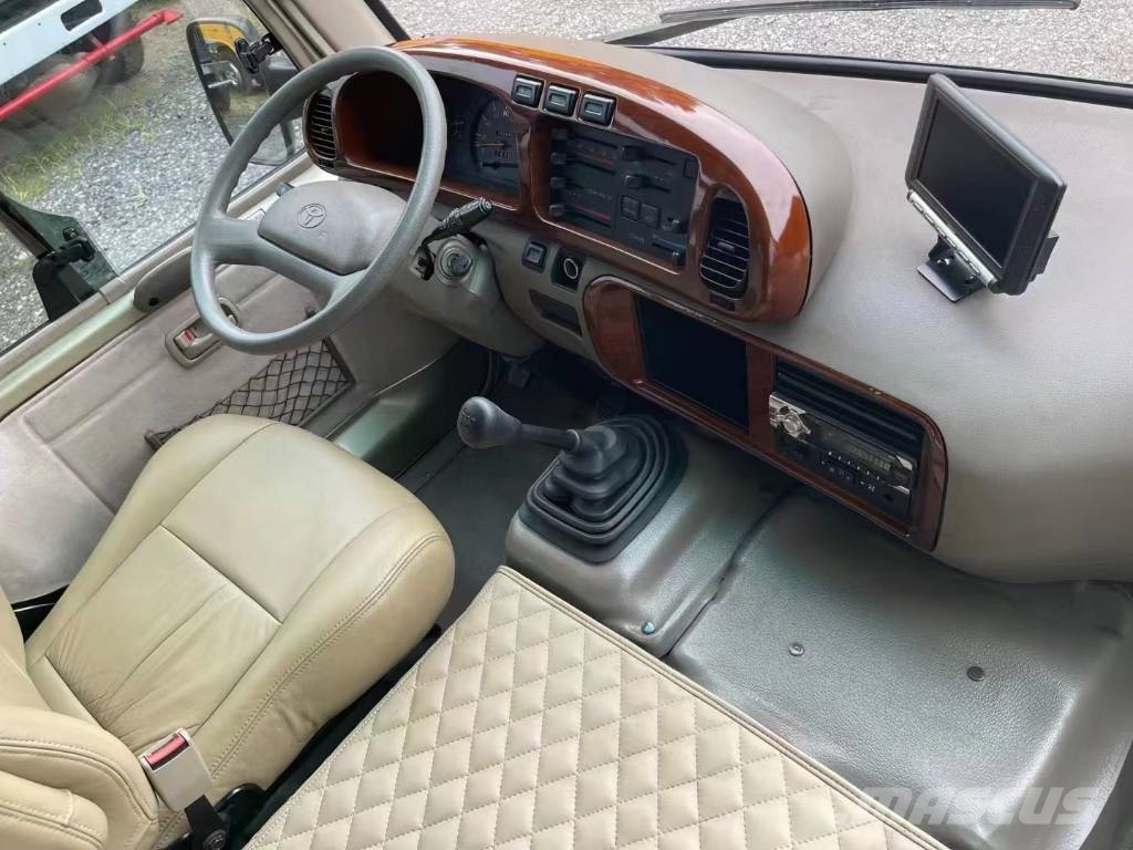 Toyota Coaster Bus 迷你巴士