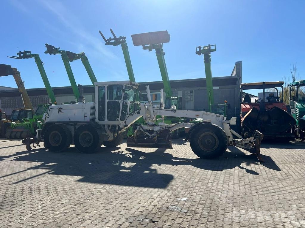 Komatsu GD 650 AE Niveladoras