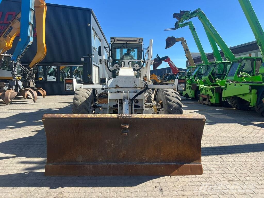 Komatsu GD 650 AE Niveladoras