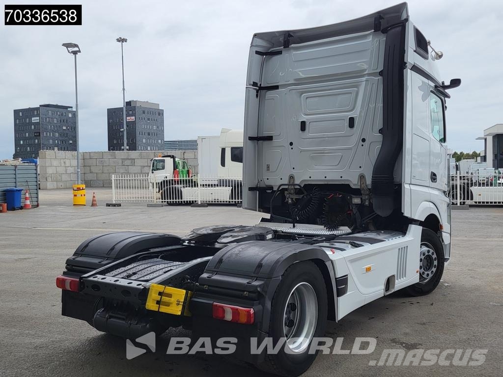 Mercedes-Benz Actros 1845 4X2 BigSpace Retarder 2x Tanks ACC Nav 中古トラクターヘッド | トレーラーヘッド
