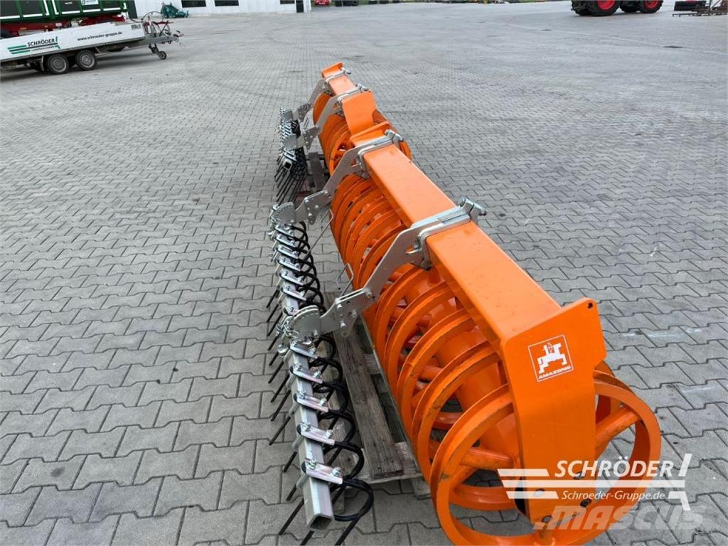 Amazone 2X U-PROFILWALZE UW 2001-580 ماكينات وملحقات البذر الأخرى